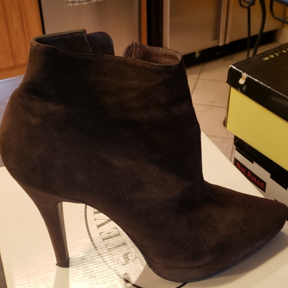 Steve Madden Shoes - Steve Madden Brown Suede